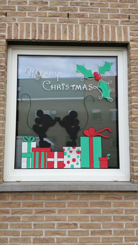 Office Window Decorations For Christmas, Christmas Classroom Window Decorations, Christmas Chalk Marker Window, Disney Christmas Window Decorations, Cricut Christmas Window Decorations, Disney Christmas Doors, Disney Window Decoration Ideas Christmas, Disney Window Painting, Disney Christmas Window Painting