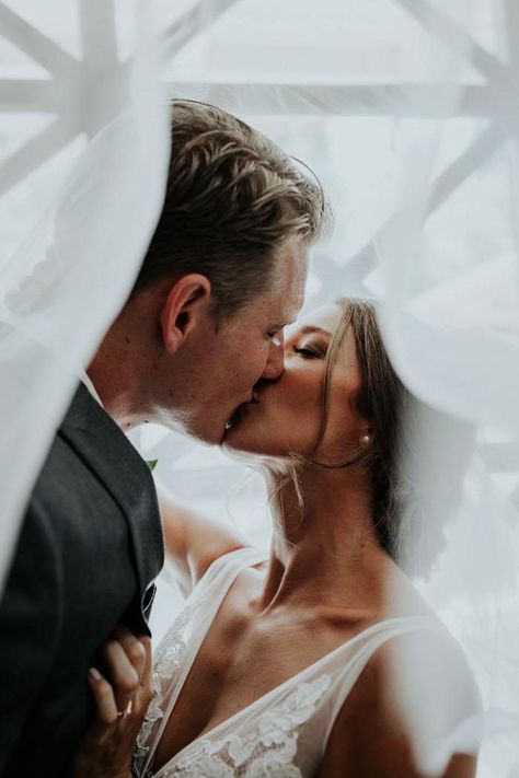 Mt Shasta, Wedding Picture Poses, Wedding Kiss, Wedding Photos Poses, Fun Wedding Photography, Wedding Goals, Photo Couple, Wedding Photography Poses, Wedding Photo Inspiration