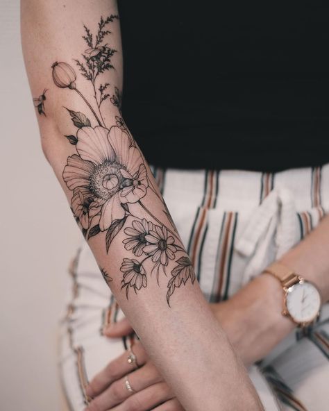 Half Sleeve Flower Tattoo, Half Sleeve Tattoo Upper Arm, Floral Arm Tattoo, Shoulder Sleeve Tattoos, Half Sleeve Tattoos Forearm, Rose Tattoos For Women, Tattoos For Women Half Sleeve, Elbow Tattoos, Flower Tattoo Arm