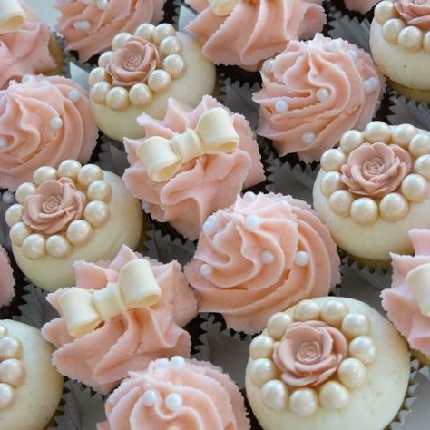 Vintage Wedding Cupcakes, Cupcakes Vintage, Pearl Cupcakes, Frost Cupcakes, Vintage Pasta, Deco Cupcake, Cupcakes Design, Vintage Cupcakes, Elegant Cupcakes