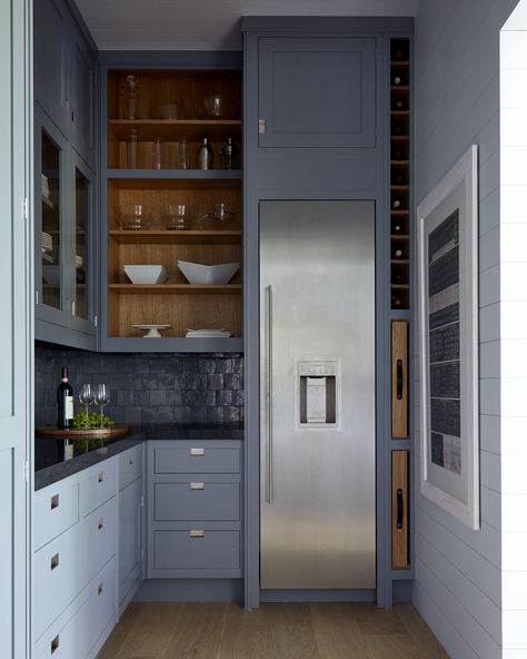 Hamptons Interior, Pantry Layout, Beautiful Pantry, Cottage Kitchen Design, Galley Kitchens, Butlers Pantry, Galley Kitchen, Hamptons House, Butler's Pantry