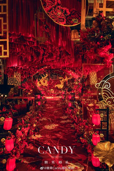 Chinese Wedding Backdrop, Eclectic Decor Wedding, Red Chinese Wedding, Chinese Wedding Decor, Debut Ideas, Red Wedding Theme, Red Rose Wedding, Luxury Wedding Decor, Wedding Backdrop Design