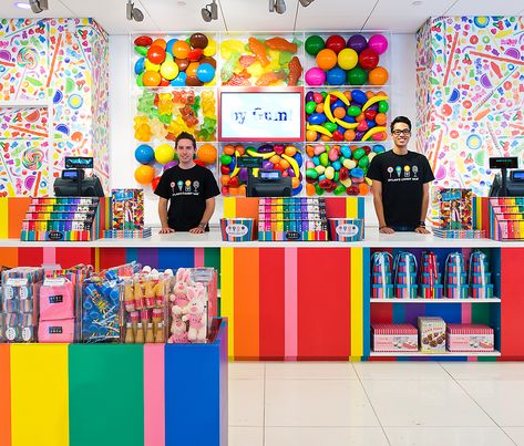 Candy Shop Design, Dylan Lauren, Candy Store Design, Candy Store Display, Kids Clothing Store Design, Gift Shop Interiors, Candy Room, Event Booth Design, Clothing Store Design