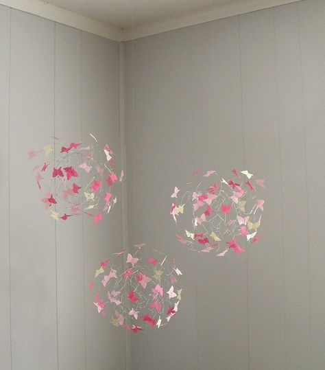 Butterfly Mobile Nursery, Diy Crafts Butterfly, Nursery Butterfly, Aluminum Foil Crafts, Baby Diy Projects, Diy Baby Mobile, Butterfly Nursery, Butterfly Mobile, Diy Home Accessories