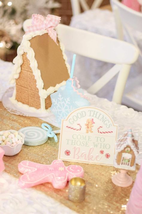 Gingerbread Decorating Party For Kids, Ginger Bread House Party Decorations, Gingerbread House Party For Kids, Gingerbread Theme Party, Gingerbread House Birthday Party, Pink Gingerbread Birthday Party, Gingerbread House Party Set Up, Girls Gingerbread Decorating Party, Gingerbread Man Party