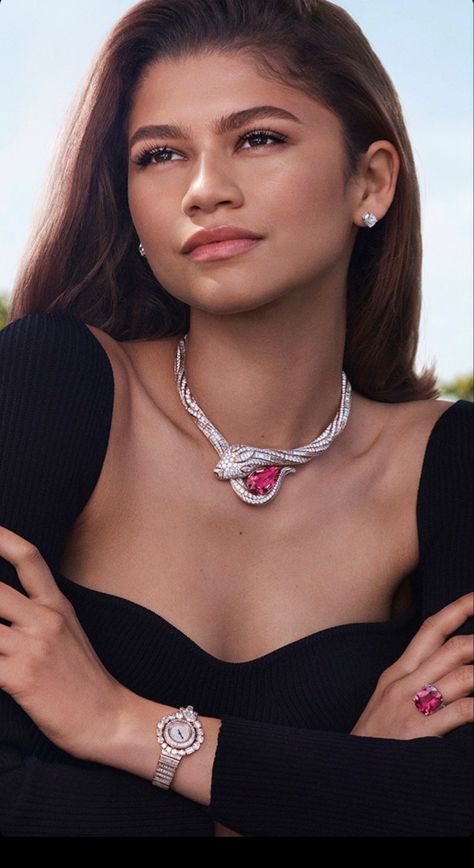 2022 Earrings, Stylish Business Outfits, Jewelry Anklets, Nigerian Recipes, Zendaya Style, Modern Jewellery Design, Pendant Necklace Simple, Celebrity Jewelry, Zendaya Coleman