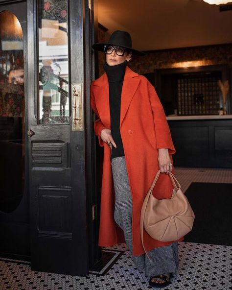 Roz Kaur/ senior stylist @anthropologie on Instagram: "Forget the rules, if you like it, wear it !!! : : : : : : #myanthropologie #valentinowelove #lackofcolor #thenationalexchangehotel #roztayger #thenewbrlook #hewearsbr #wednesdaymood : : : : : : : Outfit Details: Roman stud Calfskin slide sandal @maisonvalentino Bag: @roztayger TSATSAS Glasses @zeelool Turtleneck Collar @anthropologie wool blend coat @hm Hat @lackofcoloraus Houndstooth pant @bananarepublic 📸📷🎞🤳 @permanentglimpse" Roz Creative Stylist, Anthropologie Winter Outfits, Anthropologie Style Outfit, Roz Kaur, Houndstooth Pants Outfit, Anthropologie Winter, Style Icons Inspiration, Ageing Gracefully, Chic Work Outfit