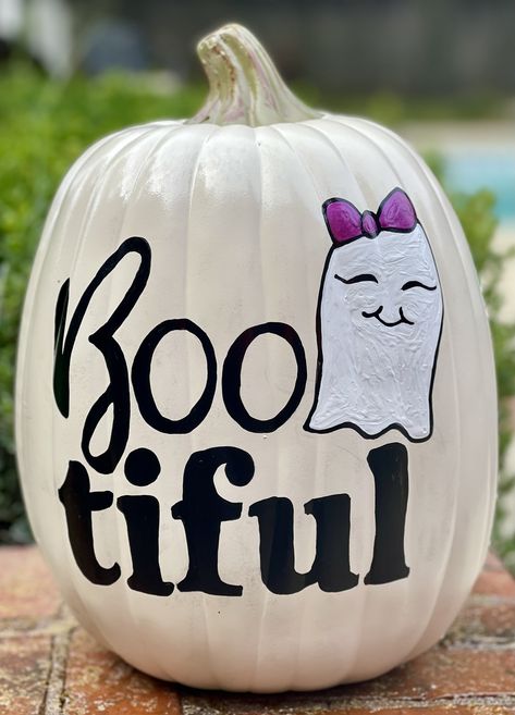 Pumpkin Painting Mini Pumpkin, Ghost On Pumpkin Painting, Boo Pumpkins Painted, Adult Pumpkin Painting Ideas, Pumpkin Designs Painted Easy, Boo Pumpkin Painting, Pumpkin Painting Ideas Easy Cute, White Pumpkin Painting Ideas, Ghost Pumpkin Painting