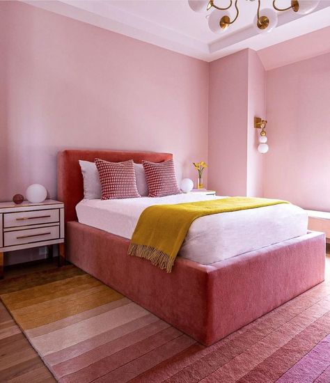 Bedroom Pink Headboard, Pink Bed Decor, Pink Bed Frame Bedroom Ideas, Pink Velvet Bed, Pink Bedframe Room Ideas, Bedroom Pink Velvet Bed, Pink Eclectic Bedroom, Pink Bed Adults, Raspberry Pink Bedding