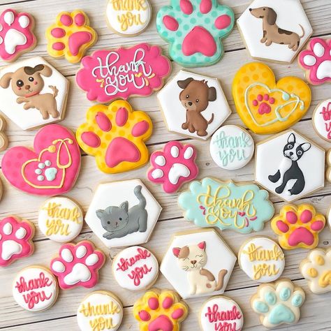 LOVED this set so much!! Thank you cookies for a veterinary office! . . . . . #animalcookies #sugarcookies #decoratedcookies #customcookies… Veterinary Office, Paw Cookies, Thank You Cookies, Cookies Decoradas, Puppy Birthday Parties, Best Cookies, Dog Birthday Cake, Cat Cookies, Dog Birthday Party