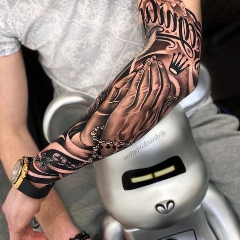 Tattoos Arm Mann, Half Sleeve Tattoos Forearm, Chicano Tattoos Sleeve, Rose Tattoos For Men, Men Tattoos Arm Sleeve, Cool Arm Tattoos, Forearm Sleeve Tattoos, Cool Forearm Tattoos, Half Sleeve Tattoos For Guys