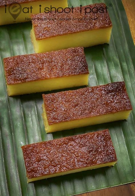 Damian D'Silva's Kueh Bingka Ubi Recipe: Uber Ubi! | ieatishootipost Tapioca Cake, Steam Cake Recipe, Nyonya Food, Malaysian Dessert, Malay Food, Steamed Cake, Asian Snacks, Vietnamese Cuisine, Traditional Cakes