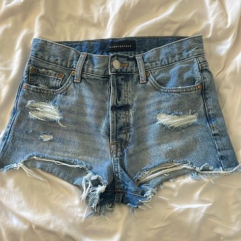 Brand New, Never Worn. Even Though These Are A Size 00 They Fit Like A Size 4. Where To Buy Jeans, Diy Jeans Ideas, Thrift Store Clothes, Rome Outfits, Blue Jeans Shorts, Cute Jean Shorts, Summer Wishlist, Thrift Store Outfits, Frock And Frill