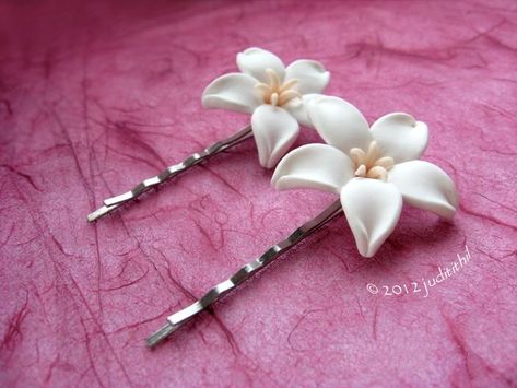 Polymer Clay Hair Pins, Jasmine Hair, Terracotta Jewellery Making, Terracotta Jewellery Designs, Polymer Clay Flower Jewelry, Clay Magnets, Diy Earrings Polymer Clay, Handmade Clay Jewelry, Polymer Clay Diy