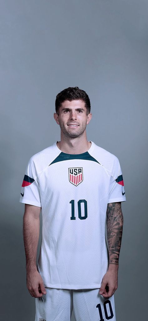 Christian Pulisic Wallpaper, Usa Football Team, Professional Soccer Player, Usa National Team, Usa Soccer Team, Club Chelsea, Soccer Teams, Soccer Outfit, Team Wallpaper