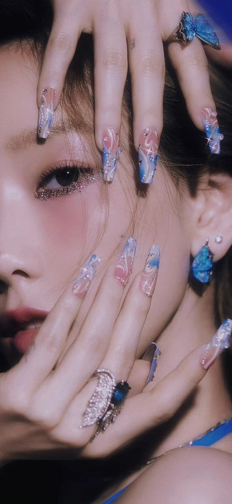 Taeyeon No Makeup, K Pop Idol Makeup, Kpop Idols Nails, Taeyeon Photoshoot, Snsd Wallpaper, Taeyeon Wallpaper, Taeyeon Wallpapers, K Pop Nails, Idol Nails