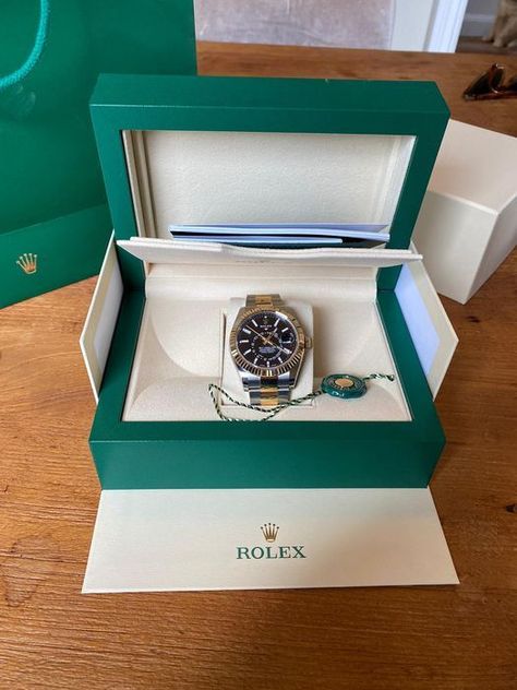 Rolex Watches Women Rose Gold, Most Expensive Rolex, Rolex Watch Price, Rolex Watches For Sale, Casio Watches, Diamond Watches Women, Luxury Gifts For Men, Wedding Gifts For Men, Rolex Watches Women