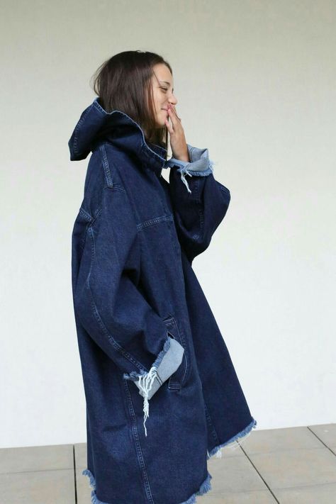 Trenchcoat Outfit, Oversized Parka, Denim Inspiration, Denim Projects, Denim Ideas, All Jeans, Lady Fashion, Shibori, Look Cool