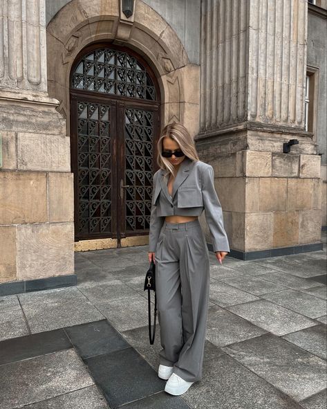 Grey Pants Outfit, Uni Outfits, Easy Trendy Outfits, Stylish Work Outfits, Blazer Outfits, Autumn Outfit, Outfit Inspo Fall, Mode Vintage, Looks Style