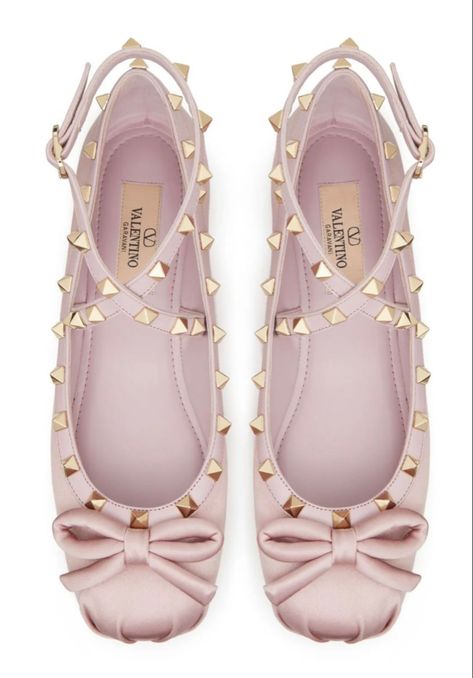 Valentino Pink Ballet Flats Outfit, Valentino Flats, Ballet Flats Outfit, Valentino Pink, Pink Ballet Flats, Berry Berry, Chic Shoes, Girly Shoes, Vision Boards