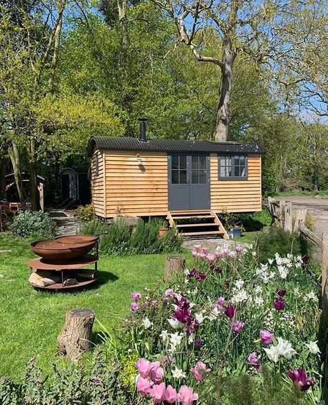 Garden Hut Ideas, Blackdown Shepherd Huts, Shepherds Hut For Sale, Small Holding, Garden Huts, Shepherds Huts, Shepherd Hut, Shepherd Huts, Hot Tub Designs