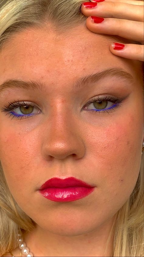 Blue eyeliner under eye colorful color miner under eye Coloured Eyeliner Looks Aesthetic, Blue Liner Under Eye, Colored Eyeliner Waterline, Everyday Makeup Colorful, Minimal Colorful Makeup, Colour Liner Eye Makeup, Blue Eyeliner Under Eye, Colored Eyeliner Under Eye, Under Eye Liner Colorful