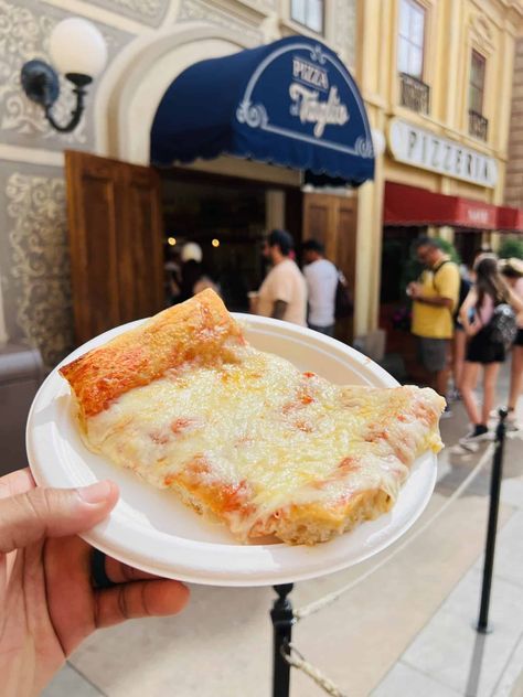 24 Best Epcot Snacks - World Showcase and Beyond (2022) Epcot Food 2023, Epcot Snacks, Macaroon Filling, Holiday Treats Christmas, Liege Waffle, The Best Snacks, Fun Drinks Alcohol, Disney 2023, Sweet Popcorn