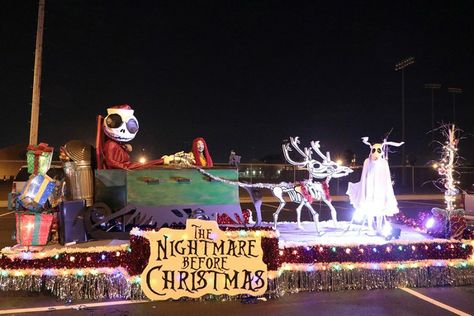 Nightmare Before Christmas Float, Float Parade Ideas, Christmas Parade Float Ideas, Parade Float Theme, Halloween Parade Float, Stroller Costume, Disney Christmas Parade, Nightmare Before Christmas Kids, Homecoming Floats