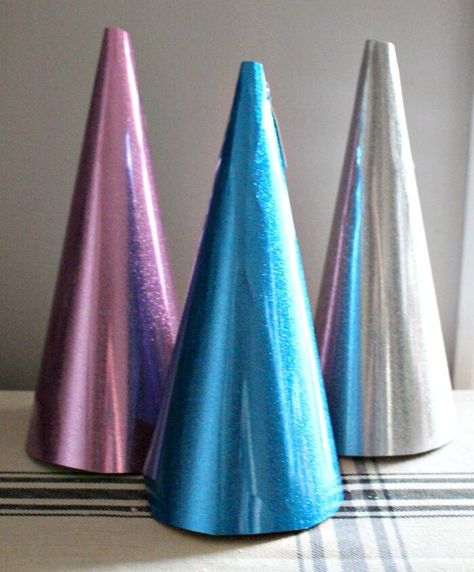 I love making quick and easy crafts. You can make a trio of Easy DIY Glitter Cone Christmas Trees in under 15 minutes! You can't get much easier than that. Corner Christmas Tree, Silver Bells Christmas, Cones Diy, Nutcracker Decor, Farmhouse Christmas Ornaments, Mesh Wreath Tutorial, Christmas Shadow Boxes, Christmas Decoupage, Quick And Easy Crafts