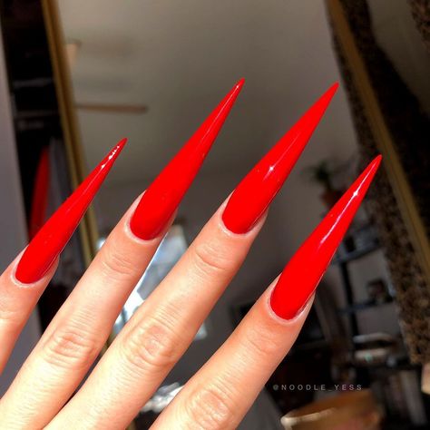 𝘕 𝘖 𝘖 𝘋 𝘓 𝘌 _ 𝘠 𝘌 𝘚 𝘚 posted on Instagram: “[SWIPE] 1-5? ❤️🚨👠🍒” • See all of @noodle_yess's photos and videos on their profile. Red Stiletto Nails, Acrylic Nails Stiletto, Long Red Nails, Stilleto Nails Designs, Michelle Lee, Long Stiletto Nails, Stiletto Nails Designs, Fingers Design, Red Nail