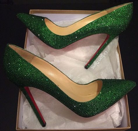 Christian Louboutin Cute Shoes Heels, Louboutin Heels, Hot Heels, Fancy Shoes, Girly Shoes, Kinds Of Shoes, Fabulous Shoes, Green Shoes, If The Shoe Fits