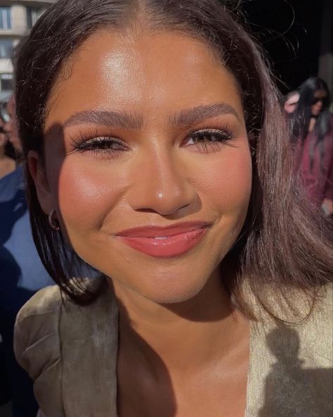 Zendaya Makeup Natural, Zendaya Makeup Looks, Zendaya Face, Ashley Holmes, Zendaya Makeup, Influencer Makeup, Zendaya Outfits, Soft Makeup Looks, Zendaya Style