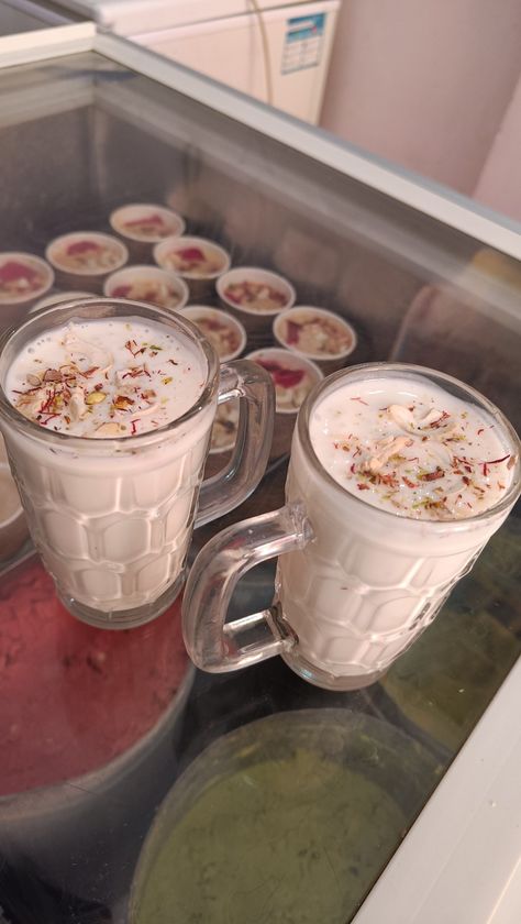 Medicine Snaps, Lassi Recipes, Banana Shake, Chocolate Pictures, Mumbai Food, Birthday Wishes Cake, Foodie Instagram, Indian Sweets, Snap Food