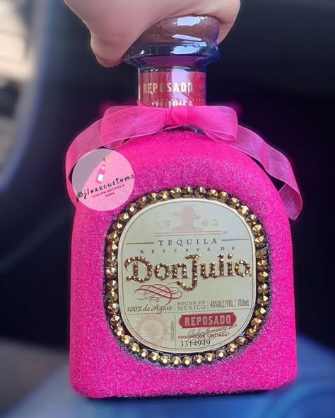 Tequila Bottles Decoration Gift Ideas, Glitter Bottle Diy, Alcohol Bottle Decorations, Bedazzled Liquor Bottles, Glitter Bottles, Bedazzled Bottle, Alcohol Bottle Crafts, Decorated Liquor Bottles, Glitter Wine Bottles