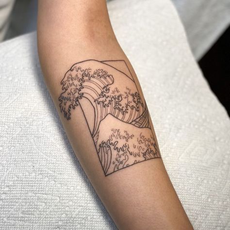 Wellen Tattoo, Vegan Tattoo, Wave Tattoo, Explore Tattoo, Tattoo Inspiration Men, Inspiration Tattoos, Waves Tattoo, Dot Work Tattoo, Band Tattoo