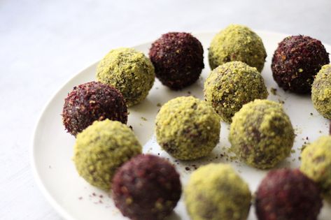 Turkish Delight Protein Balls Raw Balls, Protein Balls Recipes, Bliss Balls, Protein Balls, Paleo Treats, Protein Ball, Turkish Delight, Protein Snacks, Healthy Options