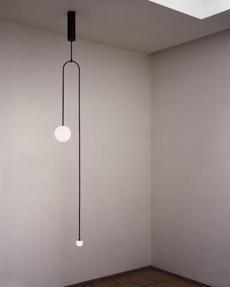 Mobile Chandelier 7 - Collection - Michael Anastassiades Mobile Chandelier, Michael Anastassiades, Geometric Lighting, Reflective Surfaces, Miami Design, Form Design, Pendant Lamps, Home Lighting, Pendant Lamp