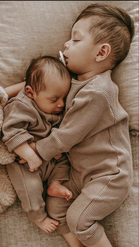 Romper Fall, Neutral Clothing, Sibling Love, Beanie Outfit, Being A Mother, Baby Momma, Knit Romper, Two Boys, Foto Baby