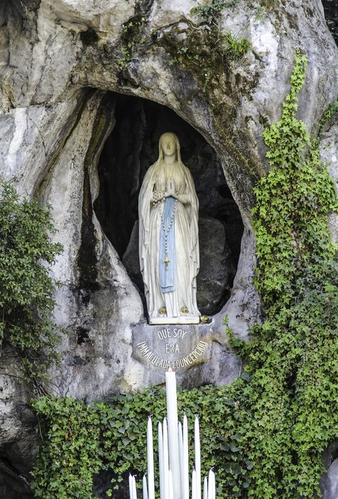 Lourdes Grotto, Miraculous Healing, مريم العذراء, Lourdes France, Christ Is Risen, Lady Of Lourdes, Our Lady Of Lourdes, World Religions, San Giovanni