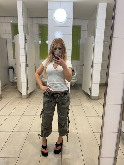 Capris, cargos camo styling a tank top 2000s Camo Fashion, Camo Capris Outfit, Y2k Wedges Outfit, Cargo Capris Outfit Y2k, Grey Capris Outfit, Green Capris Outfit, 2000s Capris Outfit, Y2k Capri Outfit, Capri Pants Outfits Y2k