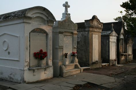 Lafayette Cemetery, New Orleans New Orleans Witch, Cemetery New Orleans, Witch Photoshoot, Lafayette Cemetery, The Vampire Chronicles, Willow Creek, American Gothic, Interview With The Vampire, Southern Gothic