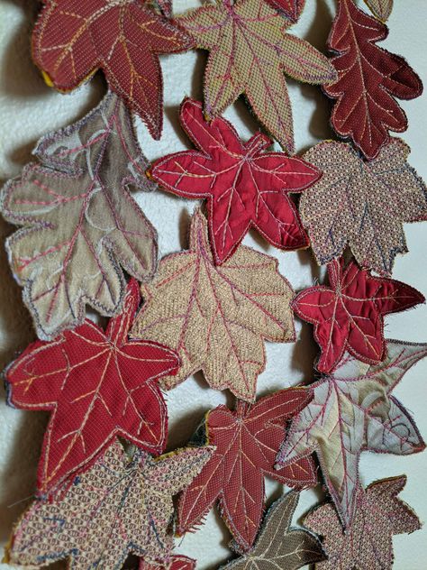 Autumn Textile Art, Applique Textile Art, Textile Crafts Ideas, Textile Collage Art, Autumn Textiles, Zwia Lipkin, Textile Leaves, Textiles Nature, Applique Leaves