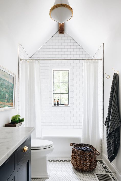 10 Favorites from Jean Stoffer Design | Stoffer Photography Jean Stoffer Design, Jean Stoffer, Old Bathrooms, Drop In Bathtub, Brown Interior, Painted Brick, Tile Flooring, Bathroom Wallpaper, Kids' Bathroom