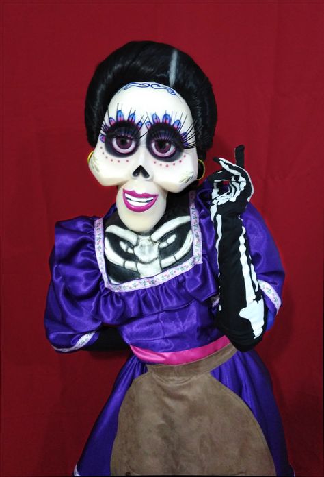 mamá Imelda de COCO - Disney Pixar, máscara disfraz, botarga, especial para eventos, teatro y animación. Coco Disney, Disney Pixar, Pixar, Coco, Halloween, Disney, Fictional Characters, Art