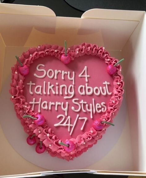 Harry Styles Birthday, Harry Styles Aesthetic, 14th Birthday, Pretty Birthday Cakes, Harry Styles Pictures, Just Cakes, Harry Edward Styles, Pretty Cakes, Homemade Cakes