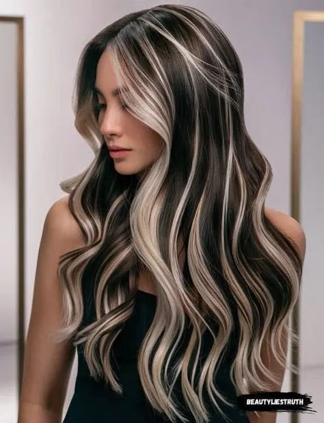 Blonde Hair Trends, Rambut Brunette, Blonde Highlights On Dark Hair, Platinum Blonde Highlights, Hair Color Underneath, Peekaboo Hair, Brunette Hair With Highlights, Dark Hair With Highlights, Hair Color Auburn