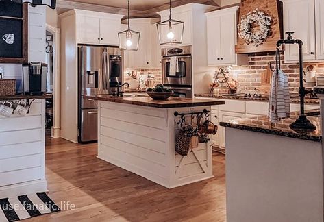 #rustic #modernfarmhouse #rustichomedecor #farmhouse Farmhouse Style Kitchen Ideas, Open Farmhouse Kitchen, Garcia House, Farmhouse Furniture Ideas, Dream Home Kitchen, Deco Farmhouse, Farmhouse Kitchen Design Ideas, Tattoo Modern, Farmhouse Kitchen Inspiration