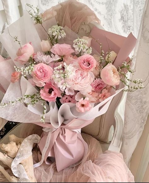 Pretty Bouquets, Luxury Flower Bouquets, Boquette Flowers, Flowers Bouquet Gift, Nothing But Flowers, Pink And White Flowers, Flower Therapy, Beautiful Bouquet Of Flowers, Pink Bouquet