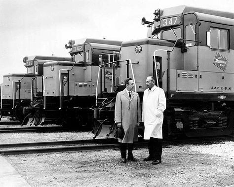 Fairbanks Morse, Milwaukee Road, Train Depot, Railroad Photos, La Crosse, Electric Locomotive, Diesel Locomotive, Steam Locomotive, Model Railroad