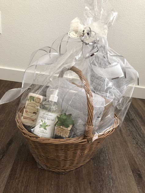 Wedding gift. Wedding bathroom gift basket. Towels. Soap. Succulent. #wedding #weddinggift #weddingpresent #weddinggiftbasket #towels #towelgiftbasket #giftbasket Bathroom Gift Basket, Honeymoon Gift Baskets, Wedding Shower Gifts Basket, Bride Gift Basket, Bathroom Basket Wedding, Thank You Baskets, Creative Gift Baskets, Wedding Bathroom, Hamper Gift Basket